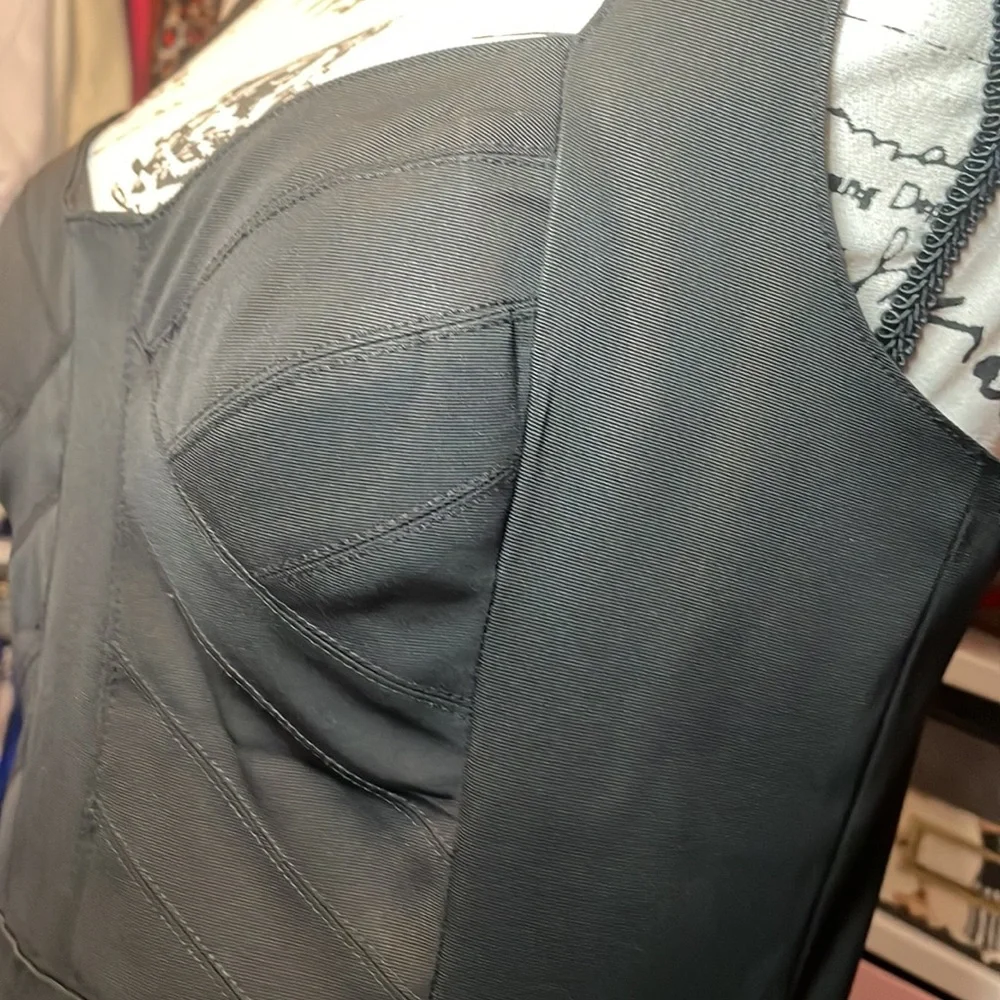 Gorgeous Gown by Aidan Mattox Black Size 10 but fits more like an 8 - Picture 6 of 8